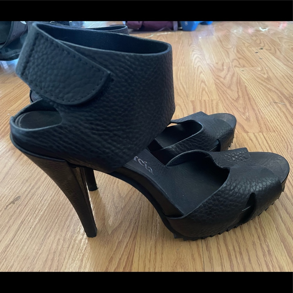 Pedro Garcia open toed black heels